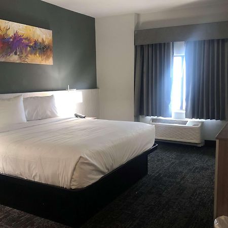 Baymont By Wyndham Madison Hotel Екстериор снимка